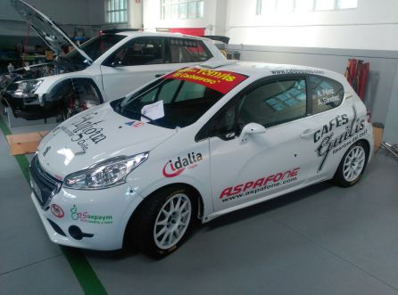 El Peugeot 208 Vti R2 de Adrián Pérez y Álvaro Sánchez El Peugeot 208 Vti R2 de Adrián Pérez y Álvaro Sánchez