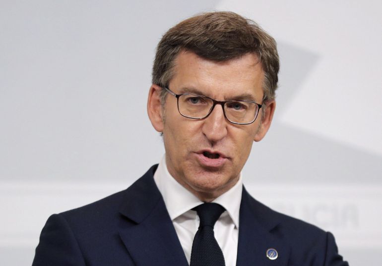 El presidente de la Xunta, Alberto Núñez Feijóo, responde a las preguntas en la rueda de prensa posterior a la reunión del consello, en Santiago de Compostela El presidente de la Xunta, Alberto Núñez Feijóo, responde a las preguntas en la rueda de prensa posterior a la reunión del consello, en Santiago de Compostela