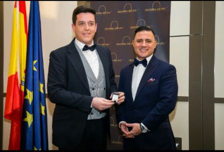 Albert Fasan cuando recibió el dedal de oro de la moda en 2016 Albert Fasan cuando recibió el dedal de oro de la moda en 2016