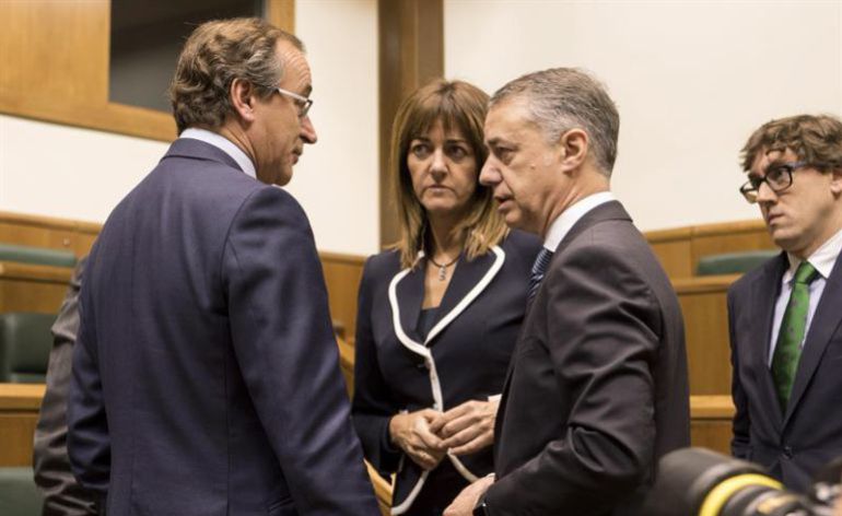 Alfonso Alonso, Idoia Mendía e Iñigo Urkullu, en el pleno del Parlamento vasco Alfonso Alonso, Idoia Mendía e Iñigo Urkullu, en el pleno del Parlamento vasco