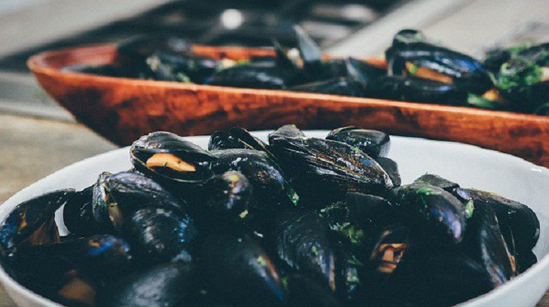 Mejillones al vapor en salsa de cabrillas Mejillones al vapor en salsa de cabrillas