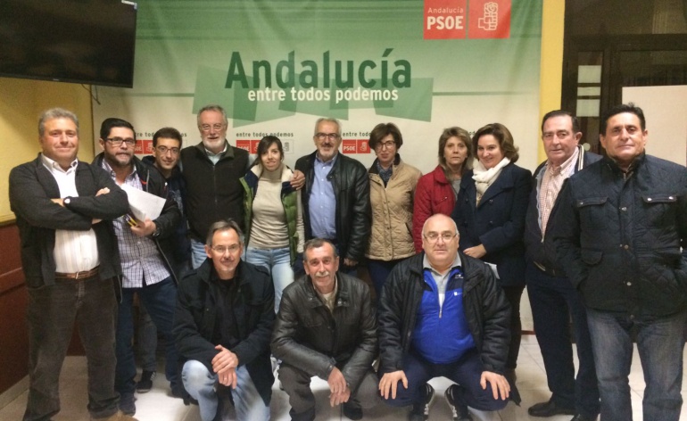 En la imagen varios militantes junto al reelegido Secretario General, Gabriel Fajardo, posando en el centro de la imagen En la imagen varios militantes junto al reelegido Secretario General, Gabriel Fajardo, posando en el centro de la imagen
