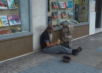 Según Cáritas, la crisis no se ha acabado en las calles