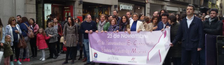 Toledanos se manifiestan en el Día Internacional contra la violencia hacia la mujer Toledanos se manifiestan en el Día Internacional contra la violencia hacia la mujer