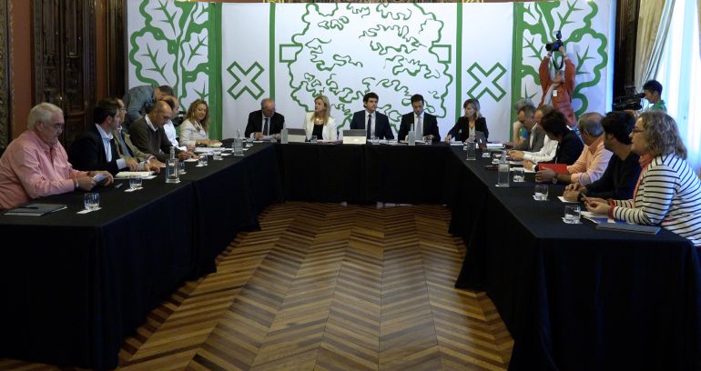 Reunión de los alcaldes de las localidades encartadas el pasado mes de septiembre con el diputado general, los responsables forales de empleo y desarrollo económico y del Gobierno Vasco Reunión de los alcaldes de las localidades encartadas el pasado mes de septiembre con el diputado general, los responsables forales de empleo y desarrollo económico y del Gobierno Vasco