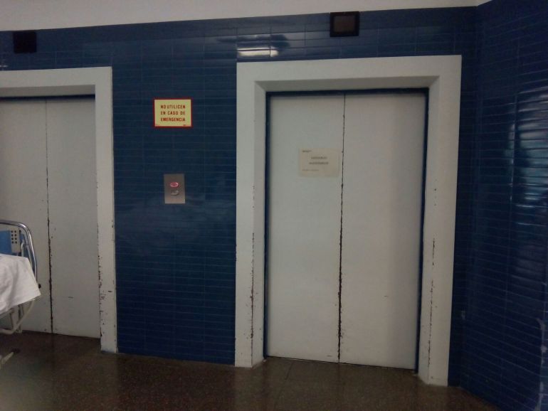 Se descuelga un ascensor del Hospital de Getafe con una celadora y un paciente Se descuelga un ascensor del Hospital de Getafe con una celadora y un paciente