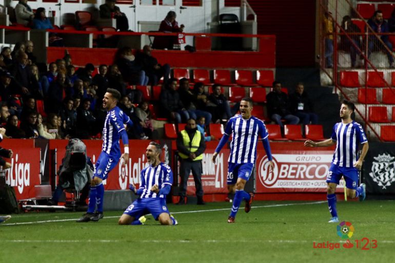 El Lorca FC recibe al Real Oviedo con el objetivo de ganar y salir del descenso El Lorca FC recibe al Real Oviedo con el objetivo de ganar y salir del descenso