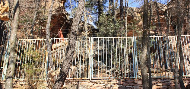 Las pinturas están cercadas para asegurar su conservación. Las pinturas están cercadas para asegurar su conservación.