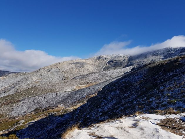 Imagen de la Sierra de Béjar este sábado, tras las nevadas caídas. Imagen de la Sierra de Béjar este sábado, tras las nevadas caídas.