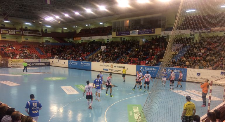 El Atlético suma sin brillar ante el Puerto Sagunto (28-20) El Atlético suma sin brillar ante el Puerto Sagunto (28-20)