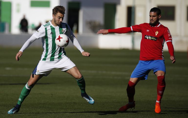 Buen punto del R. Murcia en Sevilla, dando la talla con diez y Biel parando un penalti Buen punto del R. Murcia en Sevilla, dando la talla con diez y Biel parando un penalti