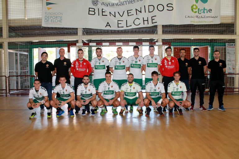 Jugadores y cuerpo técnico del Club Balonmano Elche V. Alberola Jugadores y cuerpo técnico del Club Balonmano Elche V. Alberola