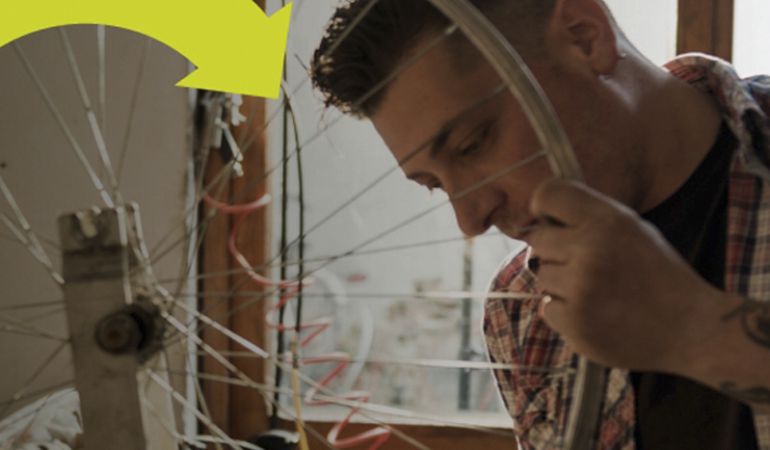 Esta campaña pretende fomentar la práctica de la reparación, el alquiler o la reutilización frente a la compra de productos nuevos para usar y tirar Esta campaña pretende fomentar la práctica de la reparación, el alquiler o la reutilización frente a la compra de productos nuevos para usar y tirar