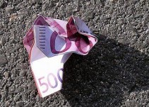 Un vecino de Cehegín entrega a la Policía mil euros que encontró en la calle