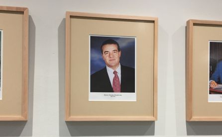 Las fotos de alcaldes preconstitucionales y de un condenado dejan siete sillas vacías en el pleno de la Constitución Las fotos de alcaldes preconstitucionales y de un condenado dejan siete sillas vacías en el pleno de la Constitución