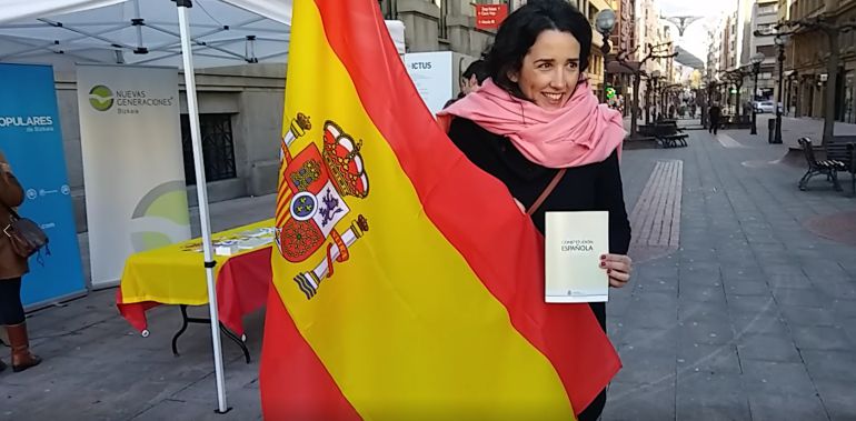 El PP reparte ejemplares de la Constitución en Bilbao El PP reparte ejemplares de la Constitución en Bilbao