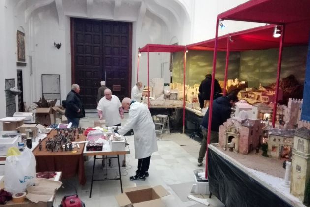 Trabajando en el Belén de la Virgen de la Estrella Trabajando en el Belén de la Virgen de la Estrella