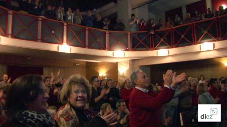 El teatro de La Merced lleno hasta la bandera aplaude en repetidas veces a José Sacristán El teatro de La Merced lleno hasta la bandera aplaude en repetidas veces a José Sacristán