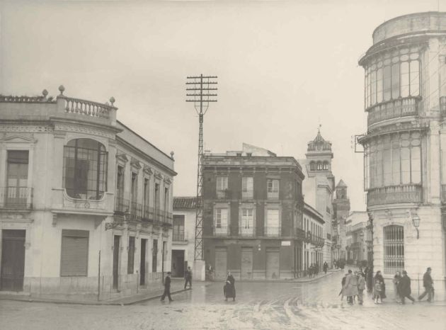 Instalación metálica en Puerta Gallegos, 1928, Córdoba. Instalación metálica en Puerta Gallegos, 1928, Córdoba.