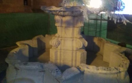 Estado actual de la fuente barroca, en proceso de restauración Estado actual de la fuente barroca, en proceso de restauración