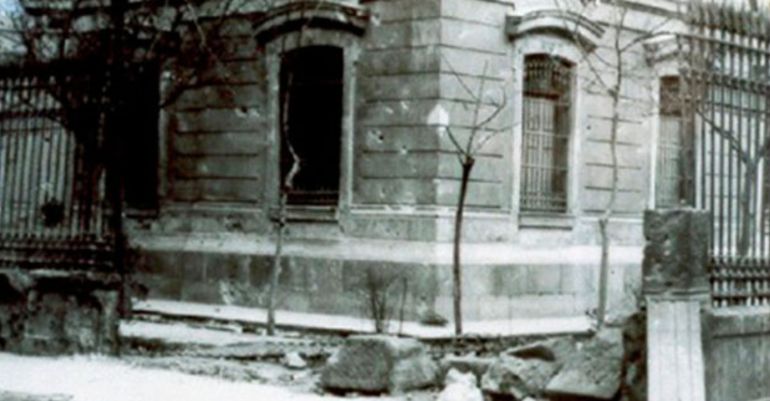 Asi quedó el edificio de la Diputación tras uno de los bombardeos Asi quedó el edificio de la Diputación tras uno de los bombardeos