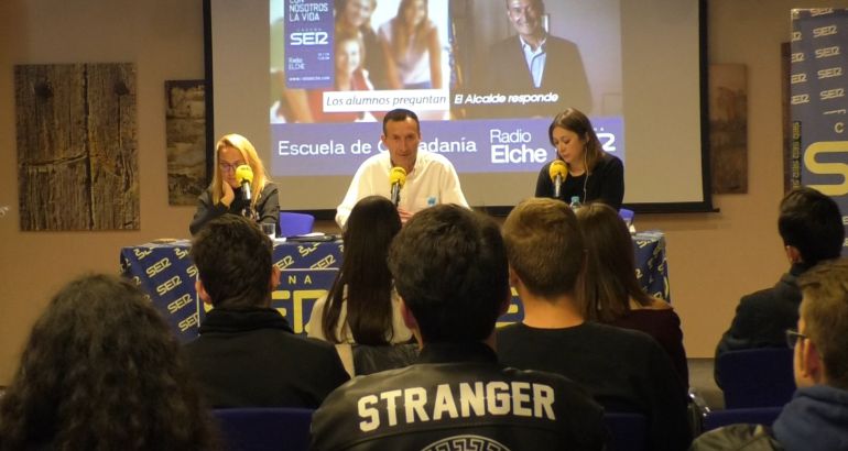 Alcalde de Elche en la Escuela de Ciudadanía Alcalde de Elche en la Escuela de Ciudadanía