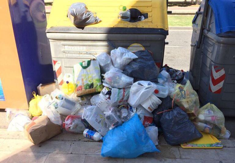 Imagen de archivo de un contenedor de basura.