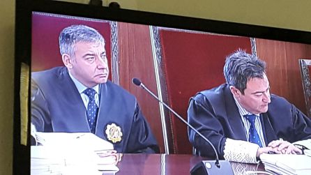 Los fiscales anticorrupción, Manuel Fernández y Juan Enrique Egocheaga, escuchando a los abogados de la defensa Los fiscales anticorrupción, Manuel Fernández y Juan Enrique Egocheaga, escuchando a los abogados de la defensa