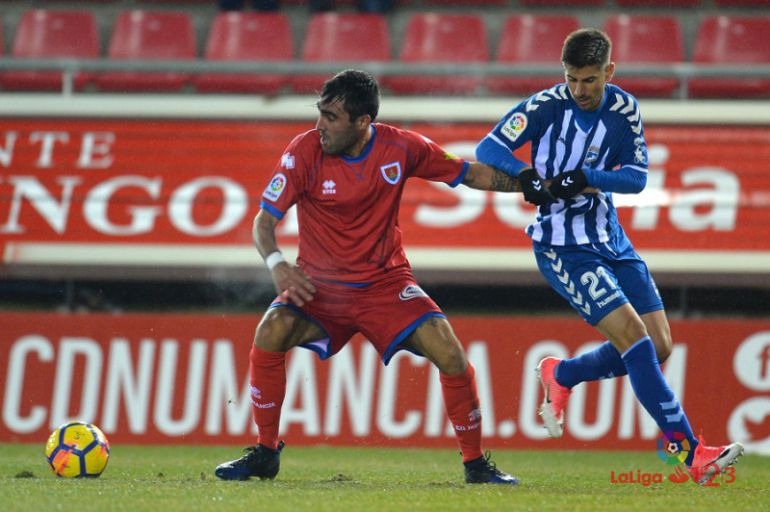 Dani Ojeda pugna por un balón en el último partido frente al Numancia Dani Ojeda pugna por un balón en el último partido frente al Numancia