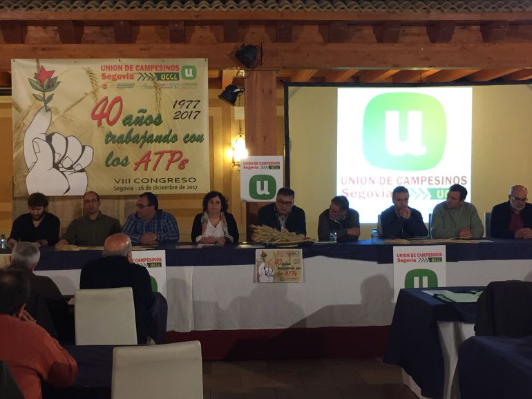 Juan Manuel Palomares, en el centro, es el nuevo presidente de la UCCL-Segovia. Juan Manuel Palomares, en el centro, es el nuevo presidente de la UCCL-Segovia.