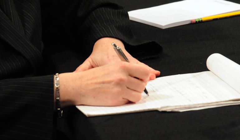En ocasiones nos asalta la duda sobre si escribir algunas palabras juntas o separadas En ocasiones nos asalta la duda sobre si escribir algunas palabras juntas o separadas