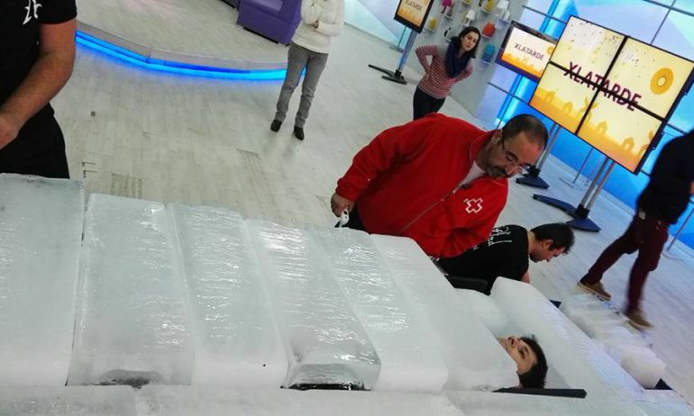 El ilusionista Alfred Cobami busca batir un reto mundial "Congelado" en Talavera El ilusionista Alfred Cobami busca batir un reto mundial "Congelado" en Talavera