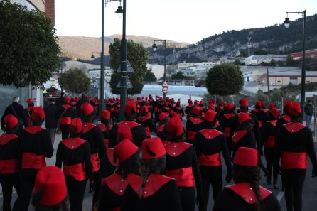 Los pajes negros, protagonistas indiscutibles en la Cabalgata de Alcoi. Los pajes negros, protagonistas indiscutibles en la Cabalgata de Alcoi.