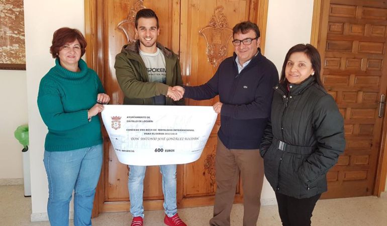 Antonio José González Roldán, alumno becado Antonio José González Roldán, alumno becado