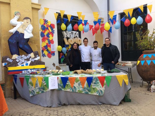 Alumnos de la Escuela de Arte Dionisio Ortiz y de la escuela de hostelería de Periko Ortega Alumnos de la Escuela de Arte Dionisio Ortiz y de la escuela de hostelería de Periko Ortega
