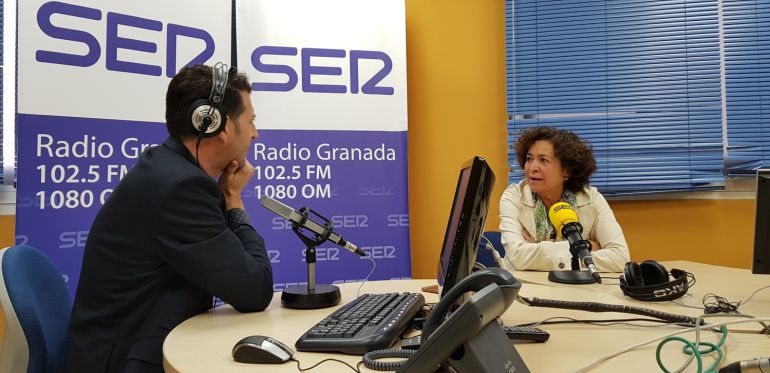 Pilar Aranda, en los estudios de Radio Granada en una entrevista anterior Pilar Aranda, en los estudios de Radio Granada en una entrevista anterior