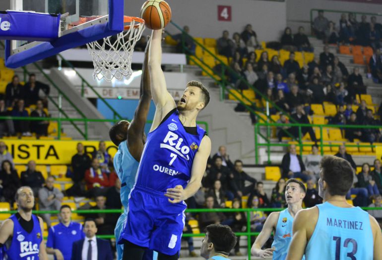 El Club Ourense Baloncesto, sumó la decimocuarta derrota de la liga, en el Pazo frente al Barcelona B, por 76 a 81 El Club Ourense Baloncesto, sumó la decimocuarta derrota de la liga, en el Pazo frente al Barcelona B, por 76 a 81