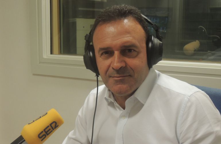 José María Salmerón en los estudios de la Cadena SER. José María Salmerón en los estudios de la Cadena SER.