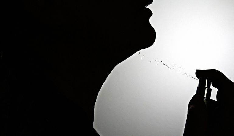 El olor corporal ofrece mucha información y el perfume se conveirte en una marca personal que puede ser invasiva si se usa en exceso El olor corporal ofrece mucha información y el perfume se conveirte en una marca personal que puede ser invasiva si se usa en exceso