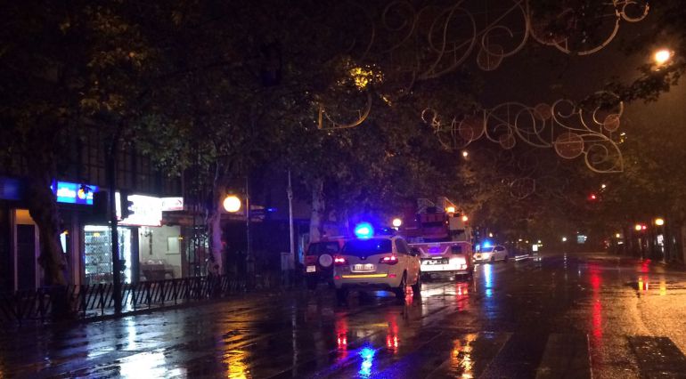 Los Bomberos y la Policía Local en el lugar del siniestro Los Bomberos y la Policía Local en el lugar del siniestro