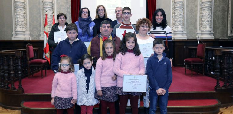 Foto de familia de los premiados Foto de familia de los premiados