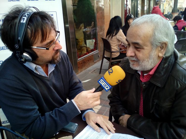 Miguel Meroño, presentador- realizador de' Hoy por hoy Cartagena' entrevistando a Joaquín Montoya. Miguel Meroño, presentador- realizador de' Hoy por hoy Cartagena' entrevistando a Joaquín Montoya.