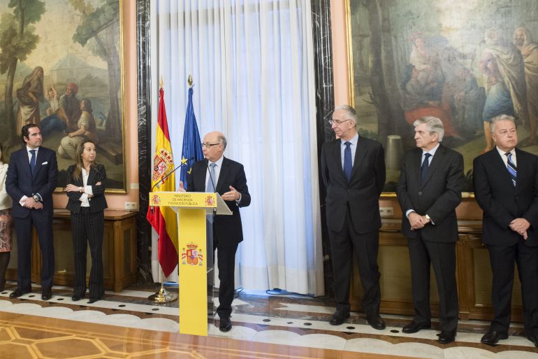 El Ministro de Hacienda explicando el nuevo acuerdo El Ministro de Hacienda explicando el nuevo acuerdo