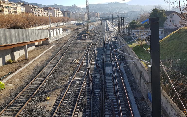 Aspecto actual de la estación de tren de Granada ya adecuada, supuestamente, para la llegada de los trenes AVE Aspecto actual de la estación de tren de Granada ya adecuada, supuestamente, para la llegada de los trenes AVE