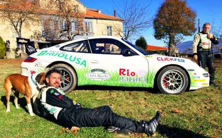 Sergio y Diego Vallejo con el Porsche en el que correrán el Campeonato de España de Rallyes de Tierra Sergio y Diego Vallejo con el Porsche en el que correrán el Campeonato de España de Rallyes de Tierra