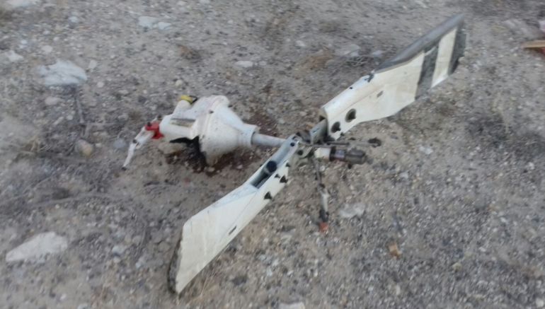 Una de las piezas del helicóptero accidentado este sábado en Mutxamel Una de las piezas del helicóptero accidentado este sábado en Mutxamel