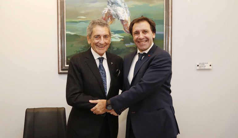 Carlos Mouriño y Felipe Miñambres tras firmar la renovación. Carlos Mouriño y Felipe Miñambres tras firmar la renovación.