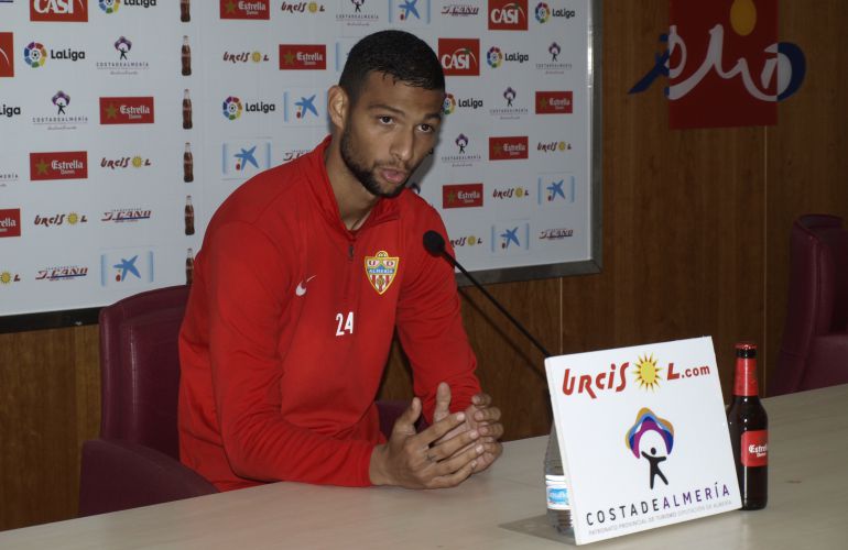 Joaquín Fernández en rueda de prensa. Joaquín Fernández en rueda de prensa.