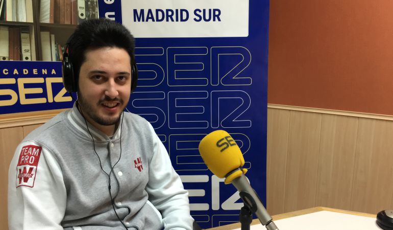 Adrián Mateos en los estudios de la Cadena SER Adrián Mateos en los estudios de la Cadena SER