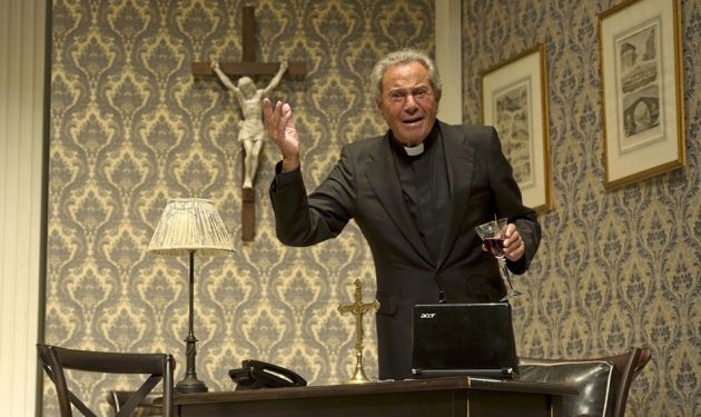 Arturo Fernandez en una escena de “Enfrentados”, de Bill C. Davis Arturo Fernandez en una escena de “Enfrentados”, de Bill C. Davis